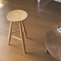 スタジオユタカ よこぐもスツール