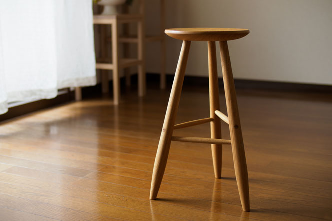 スタジオユタカ よこぐもスツール