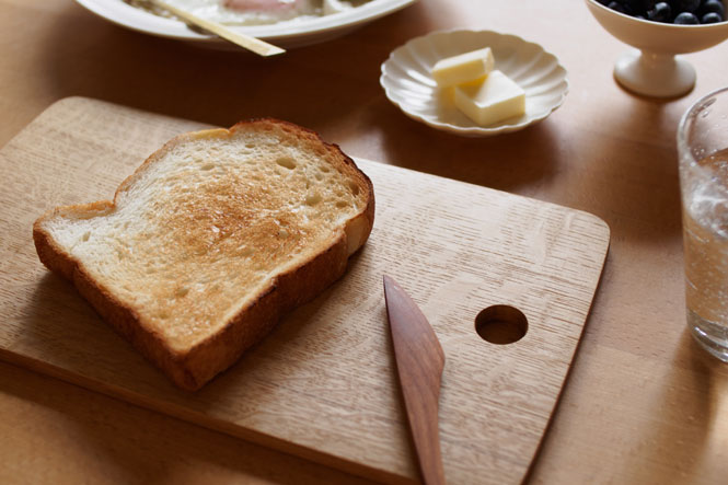 タカ　木のカッティングボード